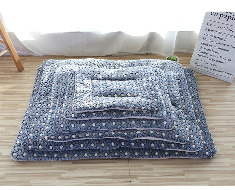 Thickened Comfortable Warm Small Cat Sleeping Cushion Skin-friendly Cute Winter Medium Dog Sofa Mat for Puppy Bed Accessories