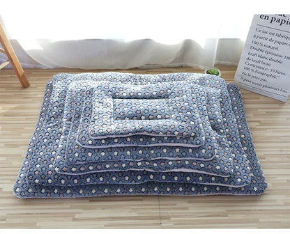 Thickened Comfortable Warm Small Cat Sleeping Cushion Skin-friendly Cute Winter Medium Dog Sofa Mat for Puppy Bed Accessories