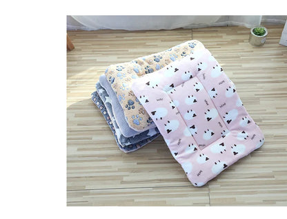 Thickened Comfortable Warm Small Cat Sleeping Cushion Skin-friendly Cute Winter Medium Dog Sofa Mat for Puppy Bed Accessories