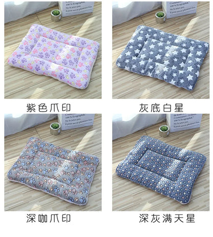 Thickened Comfortable Warm Small Cat Sleeping Cushion Skin-friendly Cute Winter Medium Dog Sofa Mat for Puppy Bed Accessories