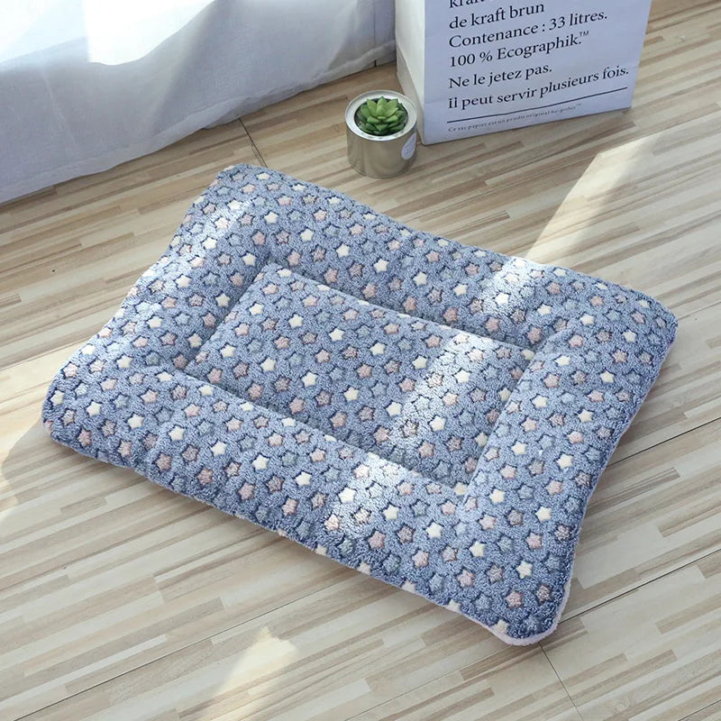 Thickened Comfortable Warm Small Cat Sleeping Cushion Skin-friendly Cute Winter Medium Dog Sofa Mat for Puppy Bed Accessories